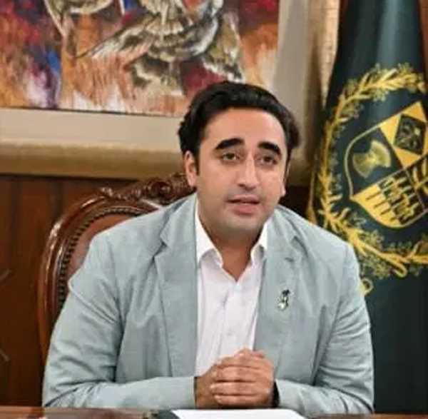 चीनी नागरिकों पर हमला मेरे परिवार पर हमले की तरह है : पाक विदेश मंत्री